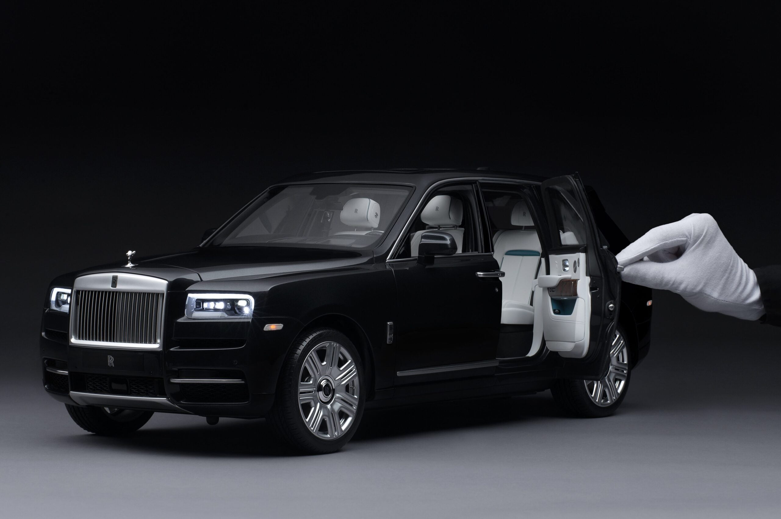 Cullinan, Rolls-Royce, luxury, black badge, 360 MAGAZINE
