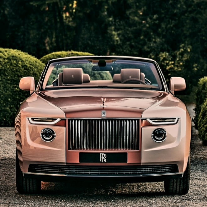 Rolls-Royce front via Gerry Spahn for Rolls-Royce for use by 360 Magazine
