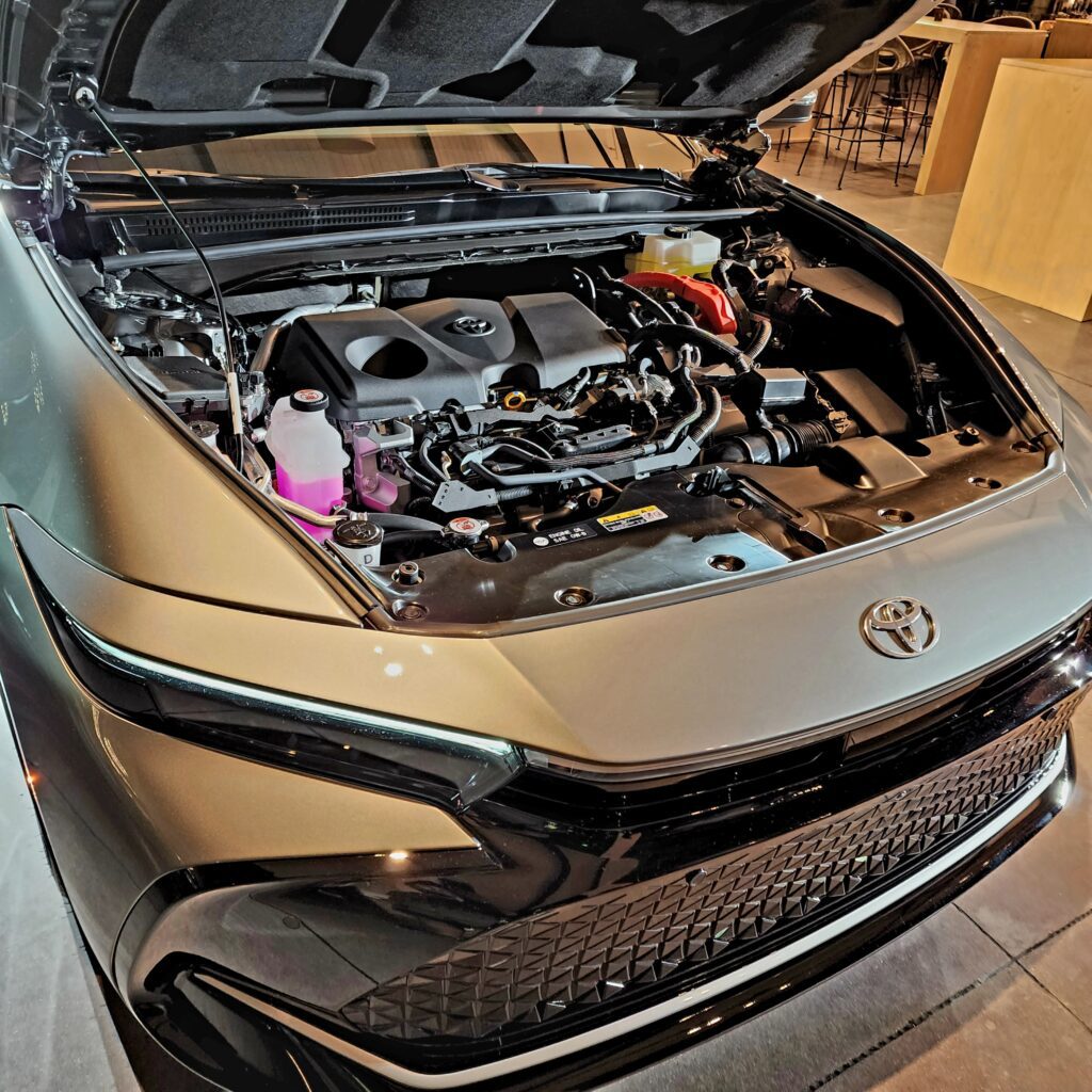 Toyota Crown Engine via 360 MAGAZINE 