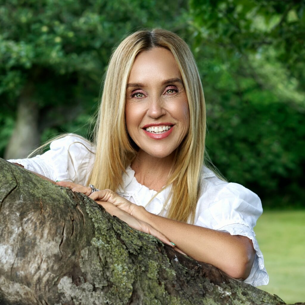 Kara Alloway by 360 Magazine via 360 Magazine