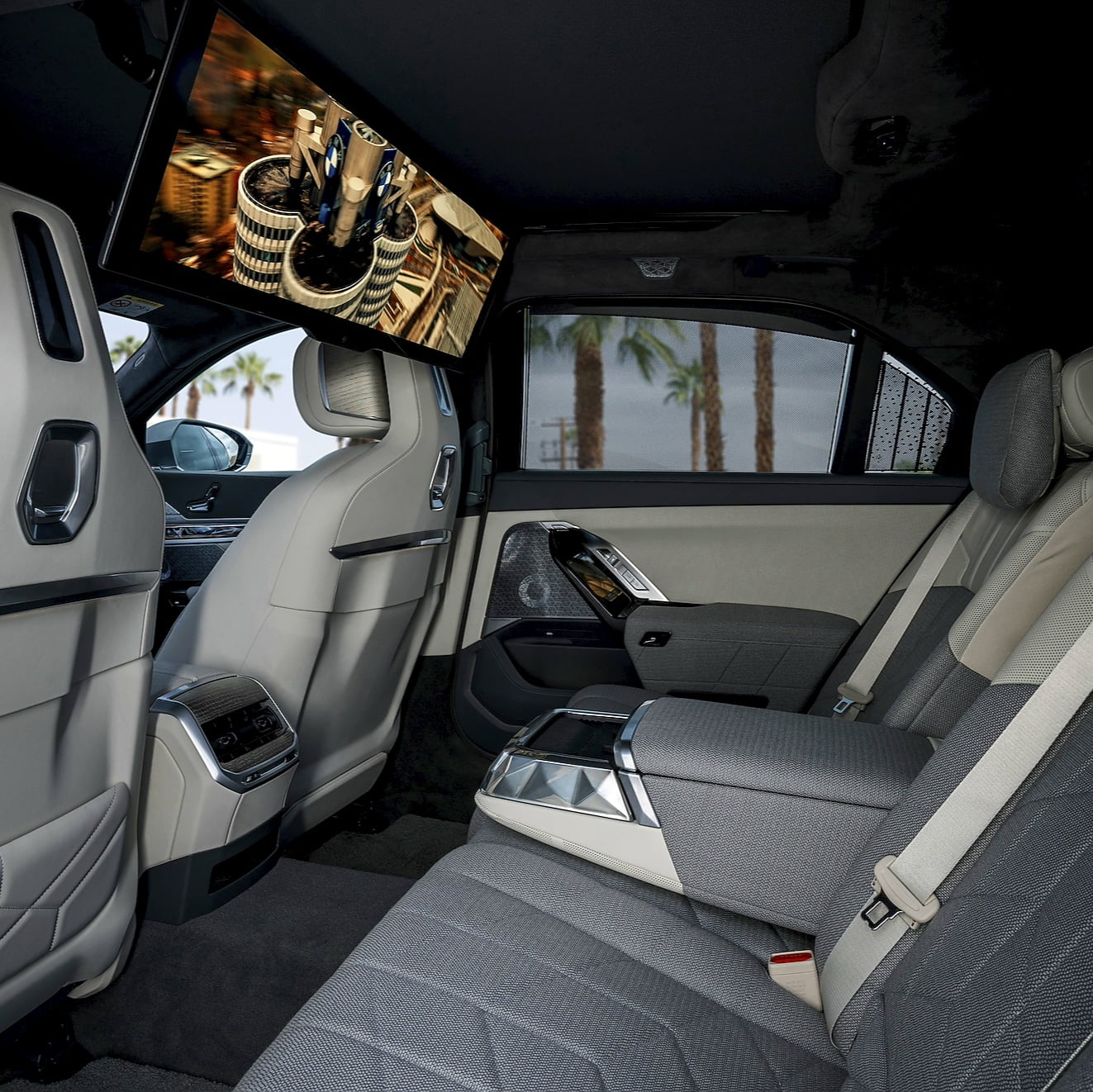 2023 BMW i7 xDrive60 via 360 Magazine and Automotive Rhythms.