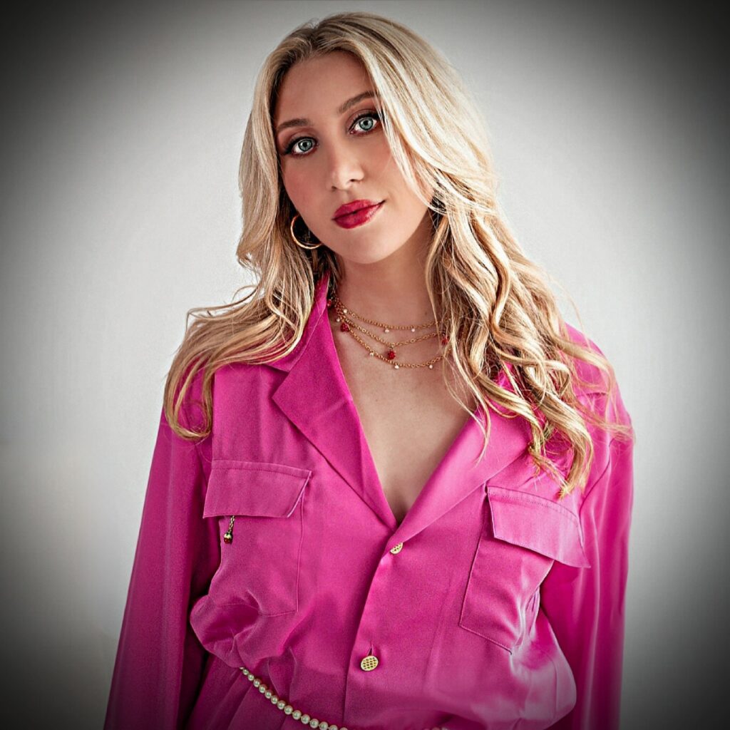 TikToker and Podcaster Carly Weinstein in 360 MAGAZINE.