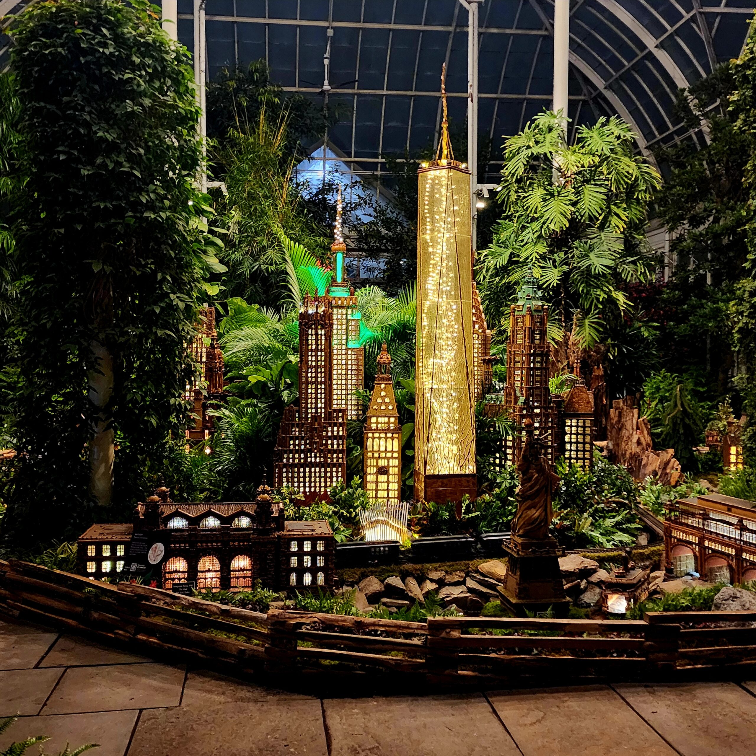 Vaughn Lowery visits the NYBG GLOW and Train Show preview via 360 MAGAZINE.
