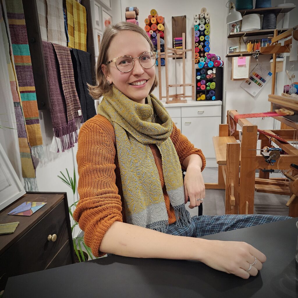 Robyn Chamberlain is a Leipzig jewelry maker and handweaver via 360 MAGAZINE.