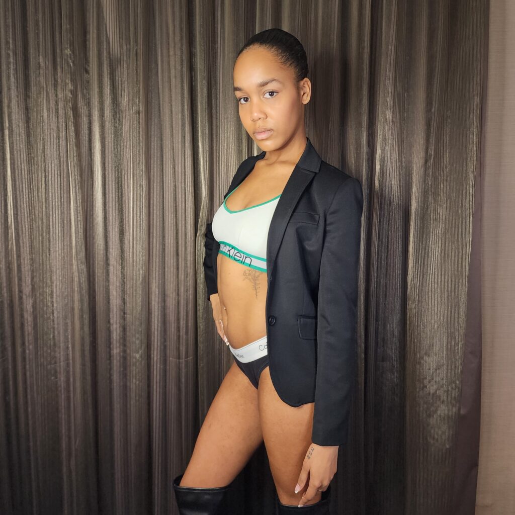 Photographer Vaughn Lowery shoots beauty shot of Kaden Olivier for 360 MAGAZINE.