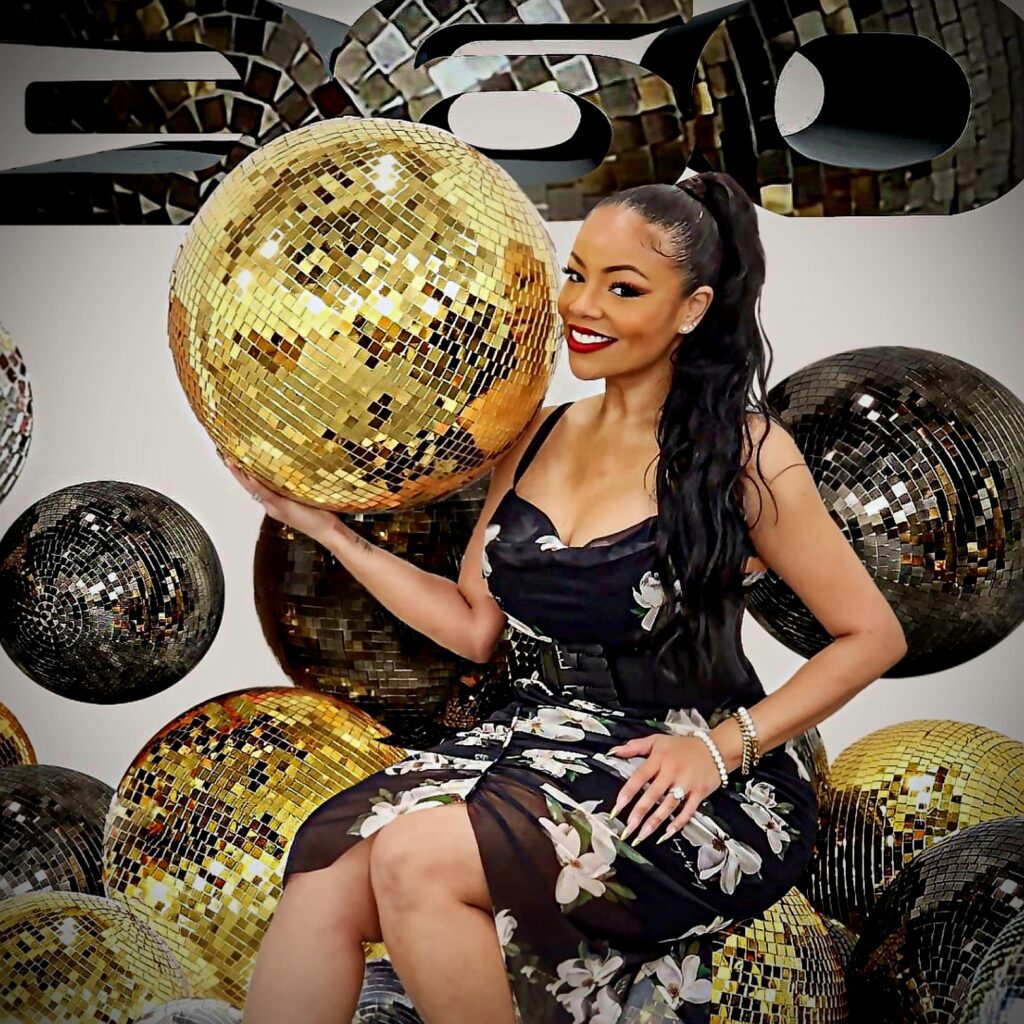 HGTV host Lauren Makk and design expert becomes a 360 MAGAZINE cover girl.