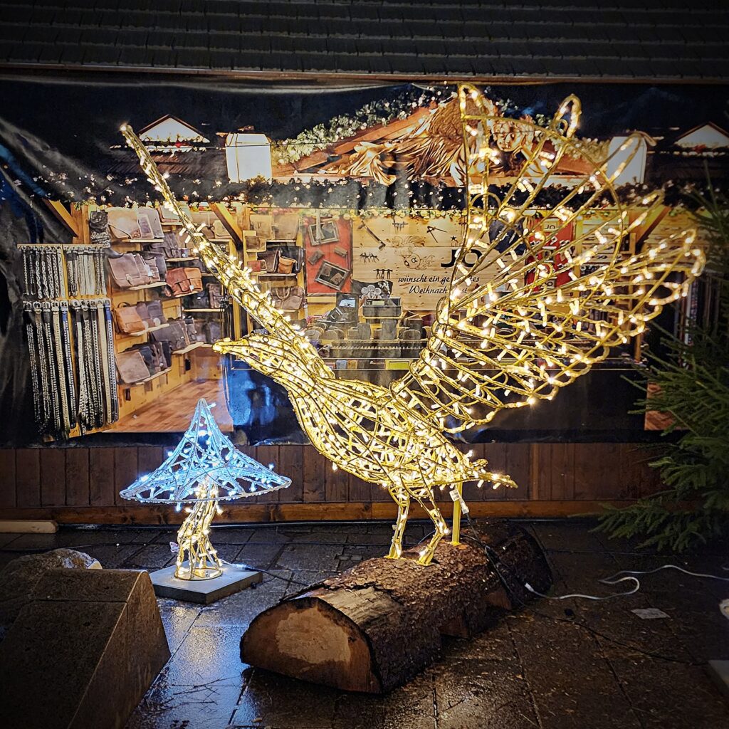 Eclectic holiday decorations in Leipzig via 360 MAGAZINE.