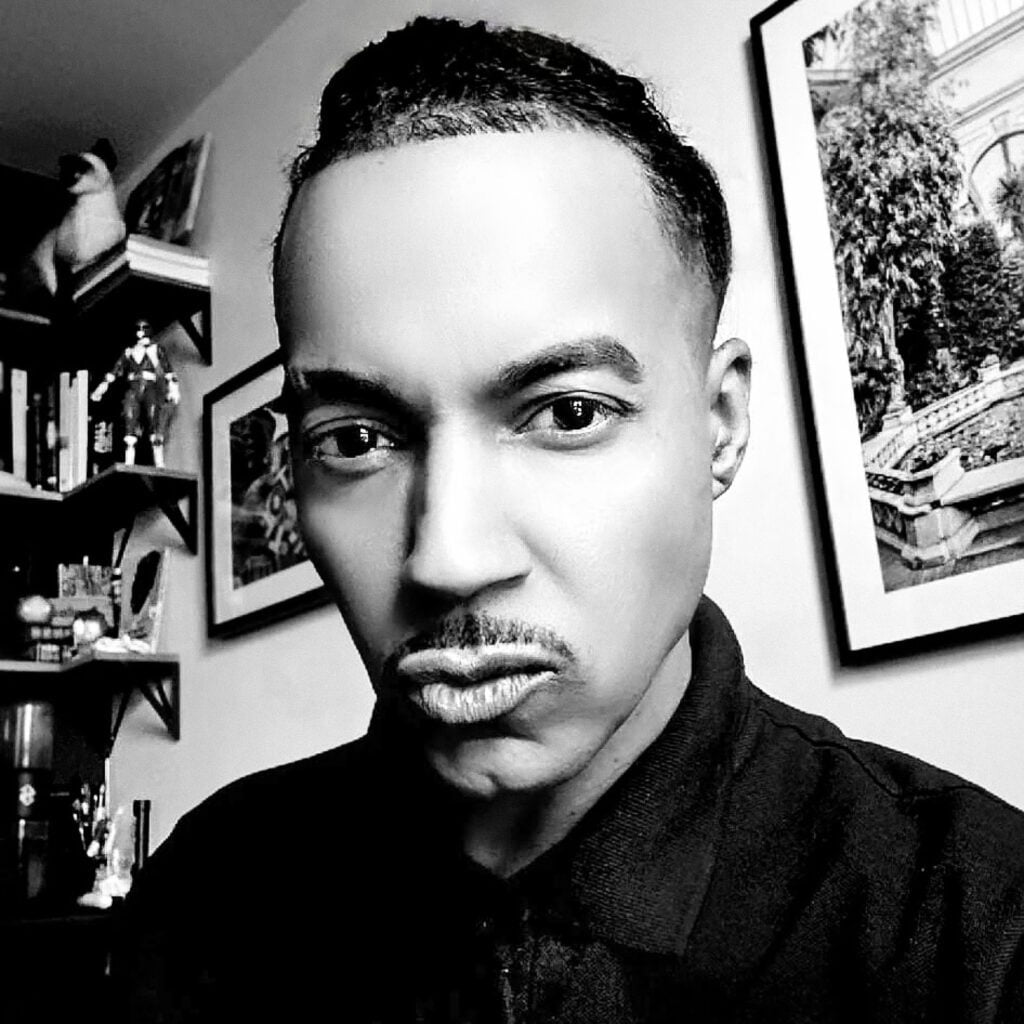 Vaughn Lowery is the President and founder of 360 MAGAZINE, an LGBTQ friendly publication certified by the NGLCC, focusing on green design and pop news.