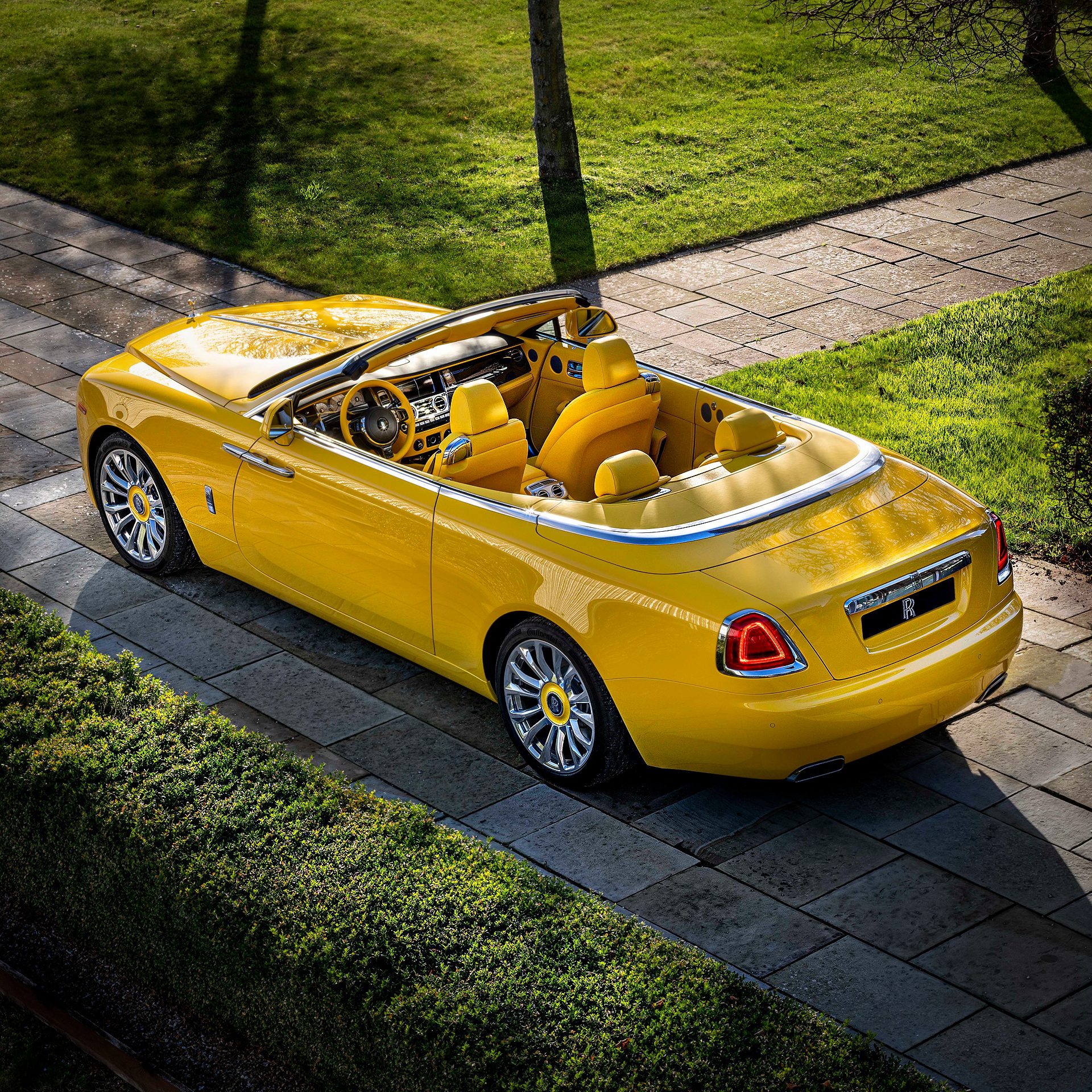 Rolls-Royce Dawn via 360 magazine.