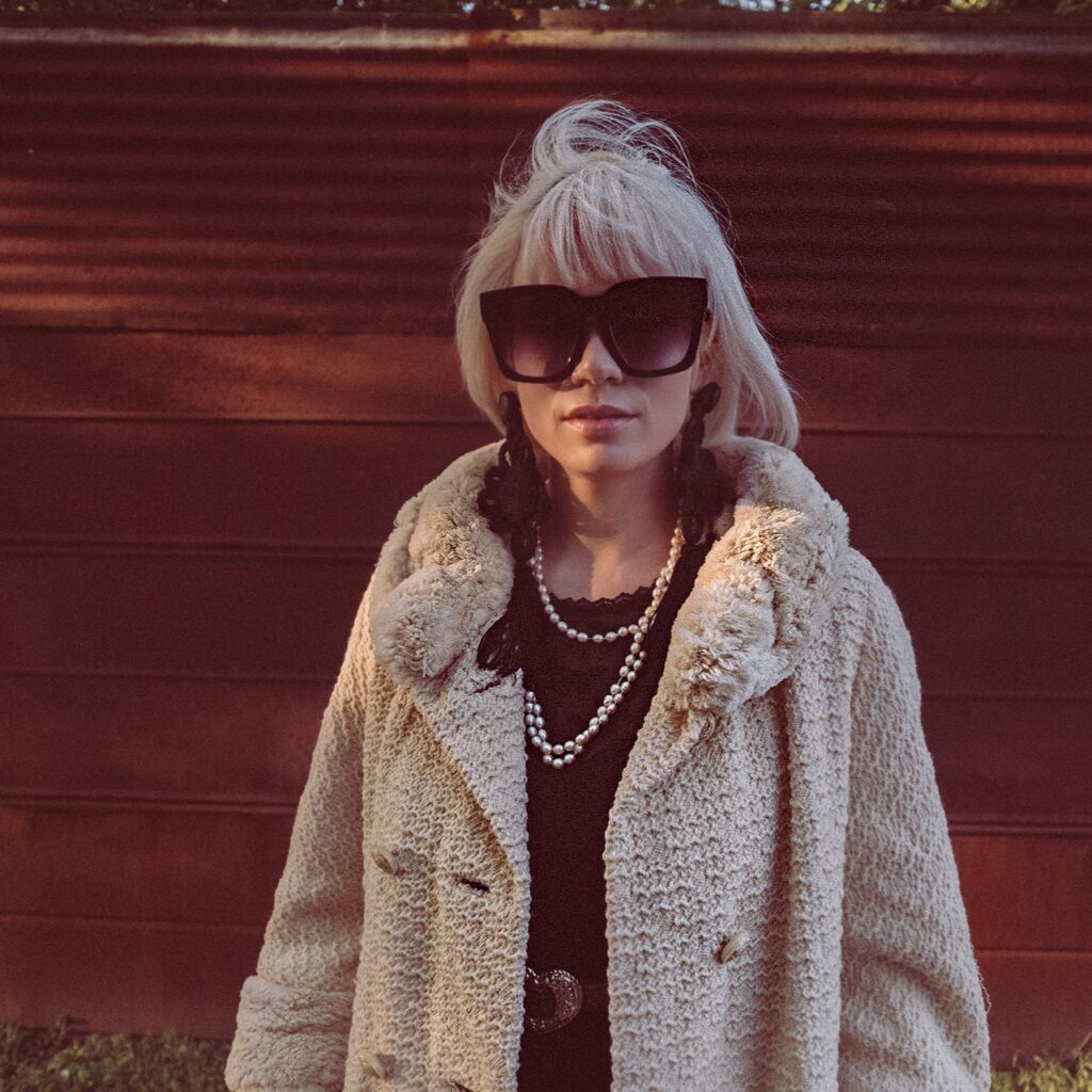 Lillie Mae - Razor Love via 360 MAGAZINE.