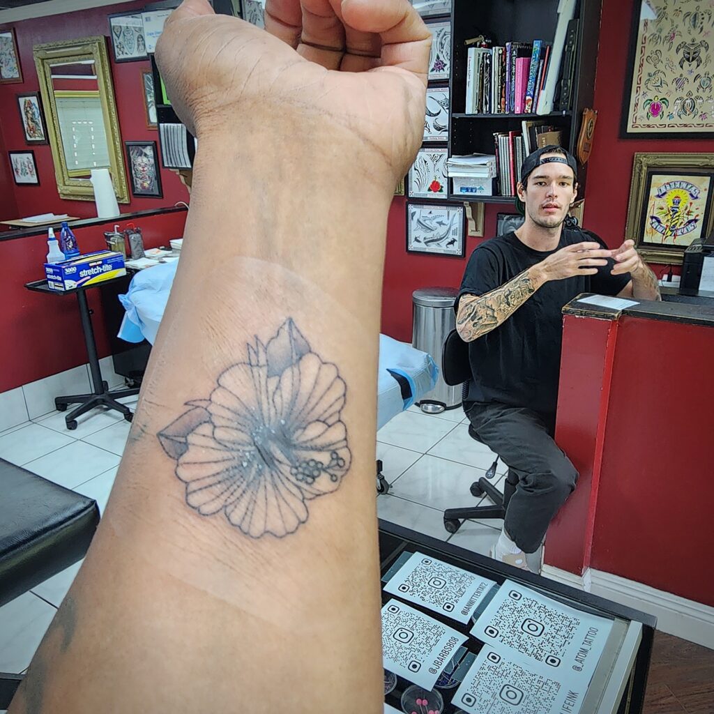 On a layover, Vaughn Lowery of 360 MAGAZINE receives Hawaii's Hibiscus State Flower, designed by Ian Witten of  Victorian Tattoo Honolulu, documenting his Toyota Grand Highlander press trip to the Sandwich Islands. 

