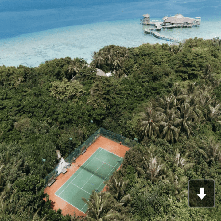 Photo of Maldives tennis court where star Daniil Medvedev currently is.