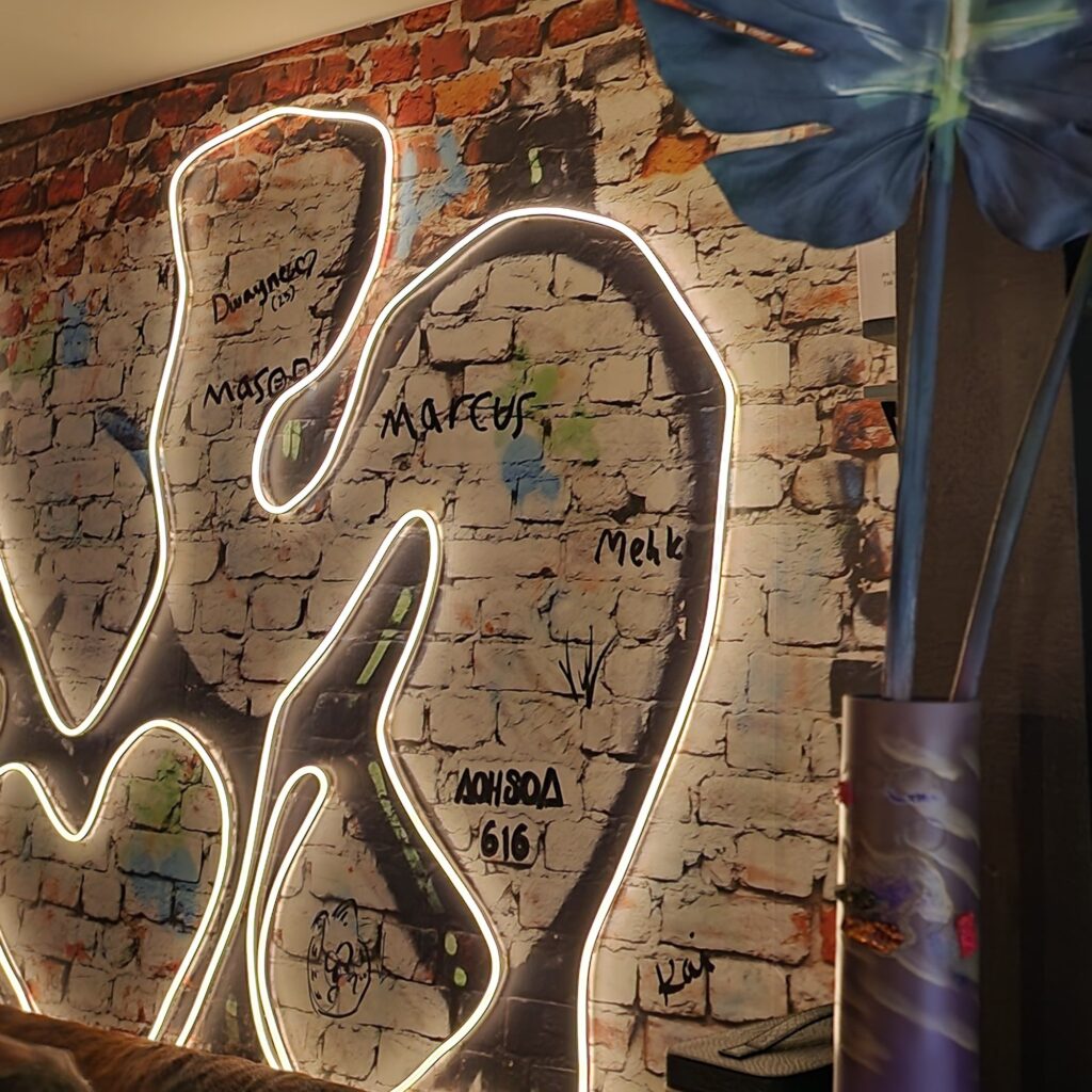 Bodega is an immersive space for podcasts, photo shoots, and music performances via 360 MAGAZINE.