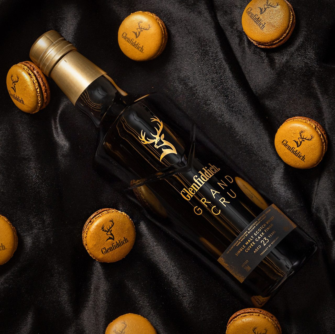 Glenfiddich x Thierry Atlan gourmet whisky-infused macaron via 360 MAGAZINE.
