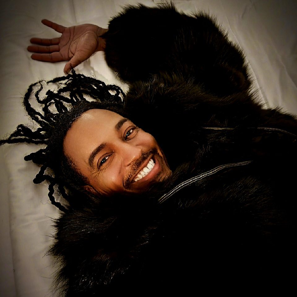 Is Online Dating Good for Introverts? 360 MAGAZINE GREEN DESIGN