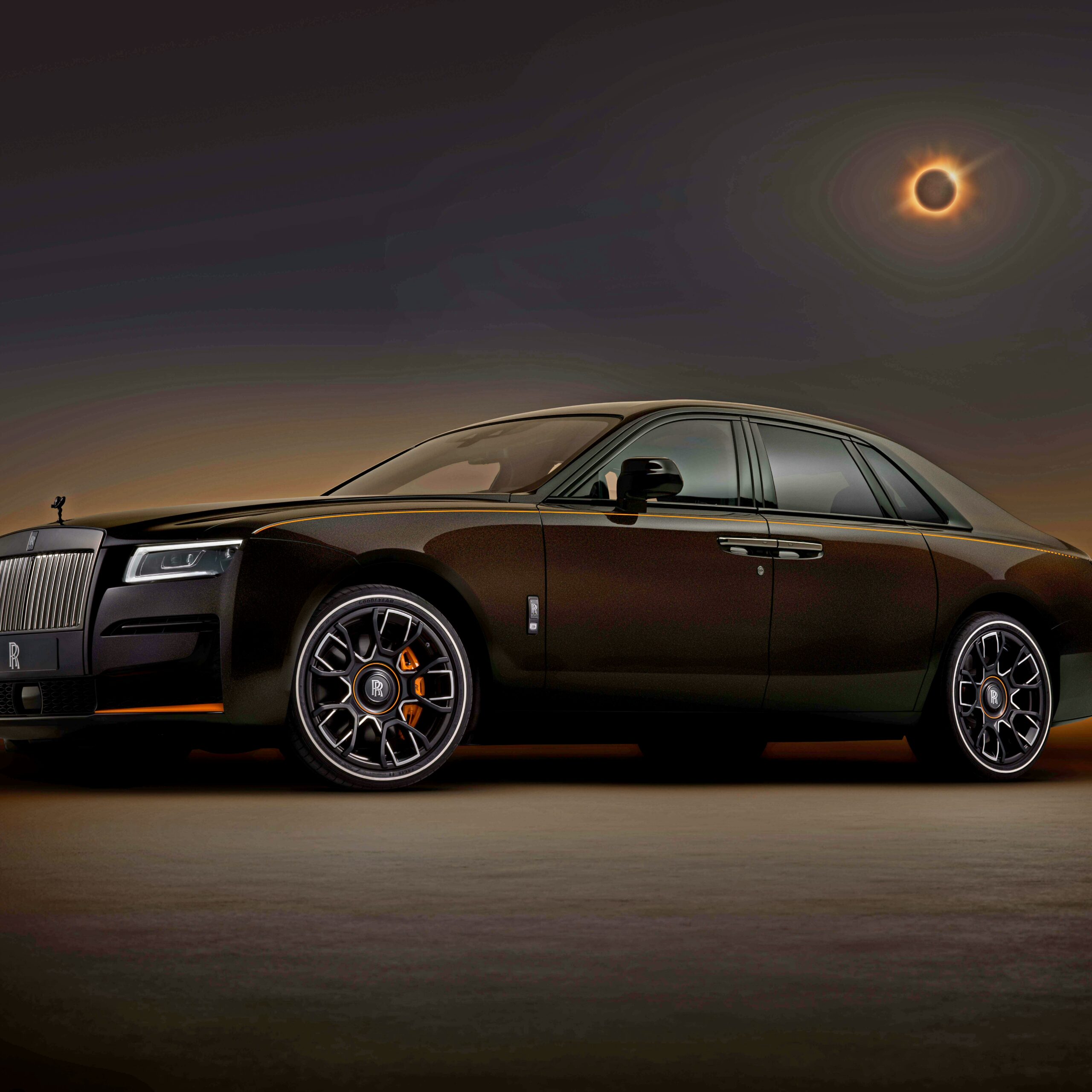 Rolls-Royce Black Badge Ghost Ékleipsis via 360 MAGAZINE.