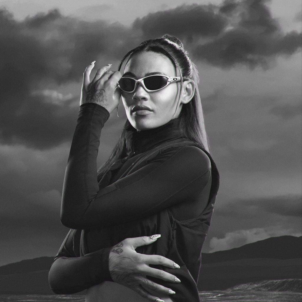 Oakley’s Rebel Returns: The MUZM Straight Jacket 99 Is Back via 360 MAGAZINE.