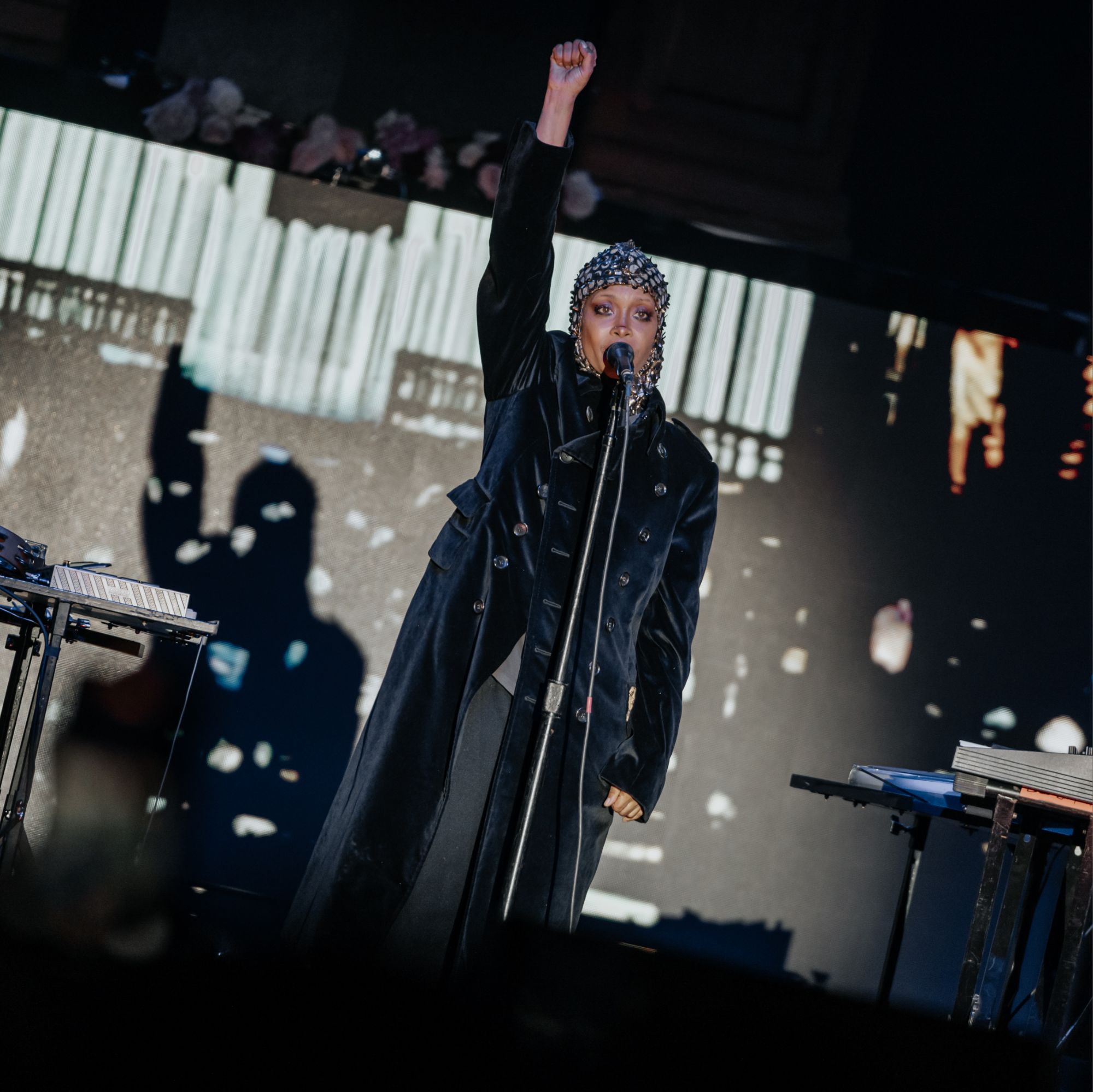 Erykah Badu Debuts New Amazon Music Original "Echos 19 (mix 122)" at Dallas Juneteenth Concert via 360 MAGAZINE.