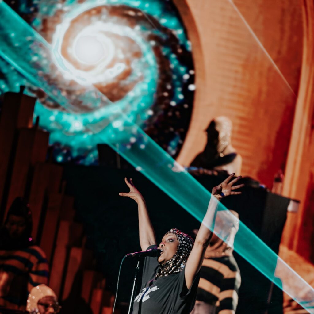 Erykah Badu Debuts New Amazon Music Original "Echos 19 (mix 122)" at Dallas Juneteenth Concert via 360 MAGAZINE.