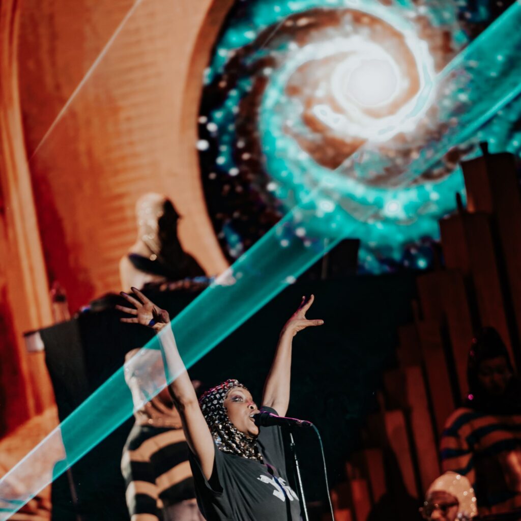 Erykah Badu Debuts New Amazon Music Original "Echos 19 (mix 122)" at Dallas Juneteenth Concert via 360 MAGAZINE.