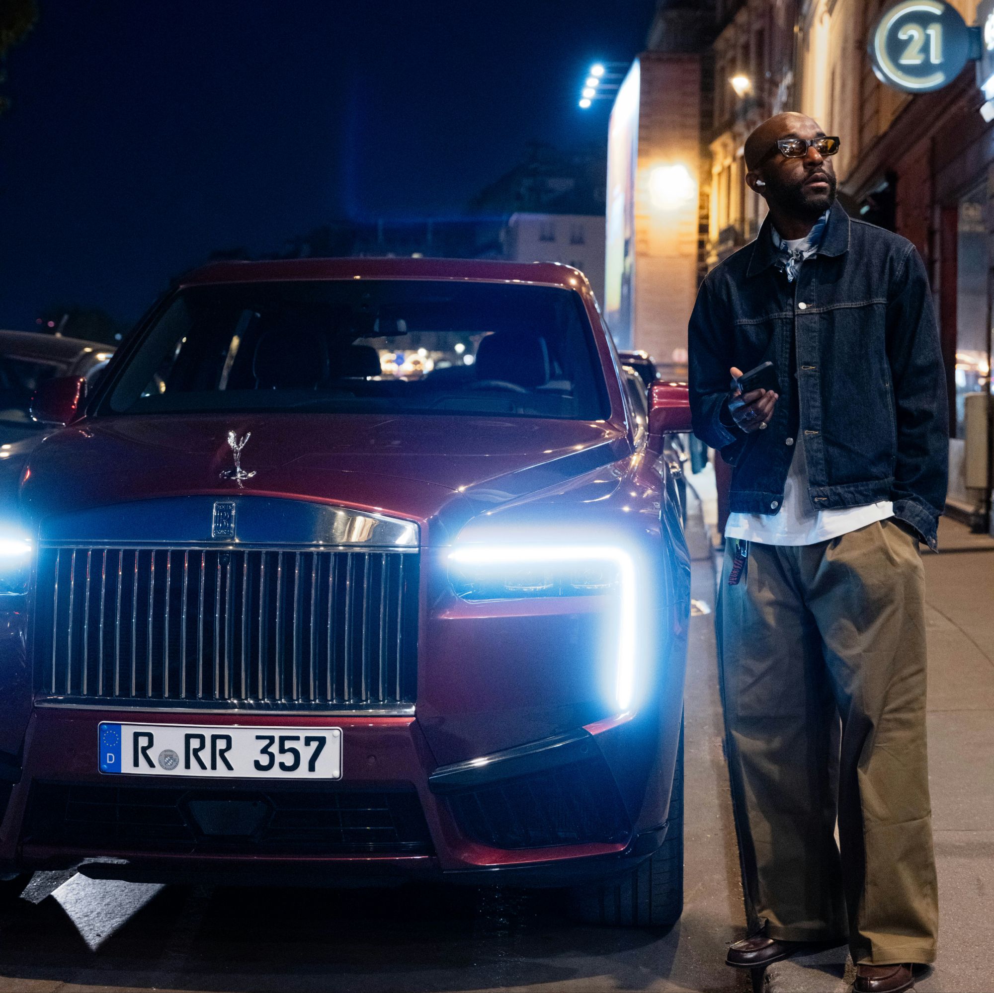 ROLLS-ROYCE CAPTIVATES AT PARIS FASHION WEEK via Vaughn Lowery's 360 MAGAZINE.