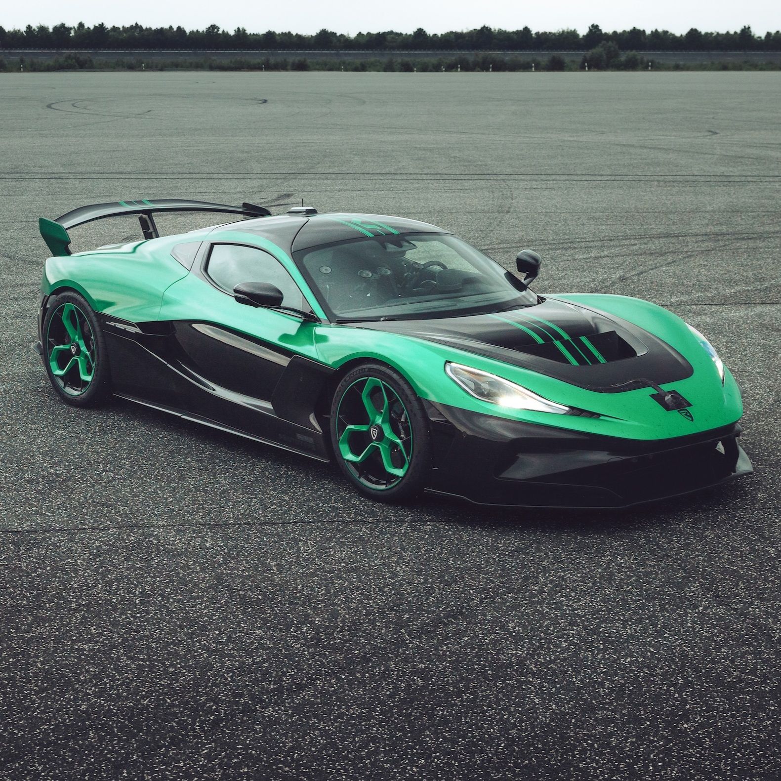 Rimac Nevera R Becomes New 0-400-0 Champion and Sets 24 Performance Records via 360 MAGAZINE.