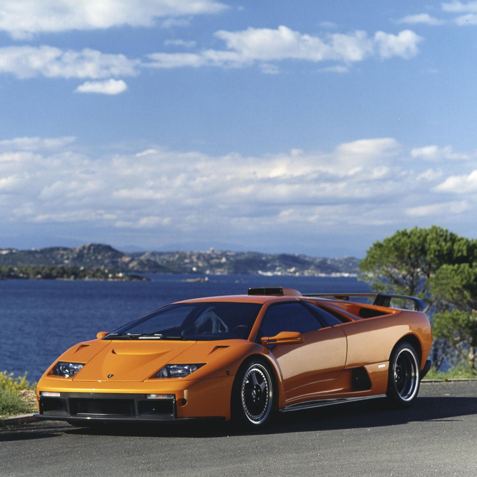 Lamborghini Diablo: celebrating 35 years of an icon via Vaughn Lowery's 360 MAGAZINE. 