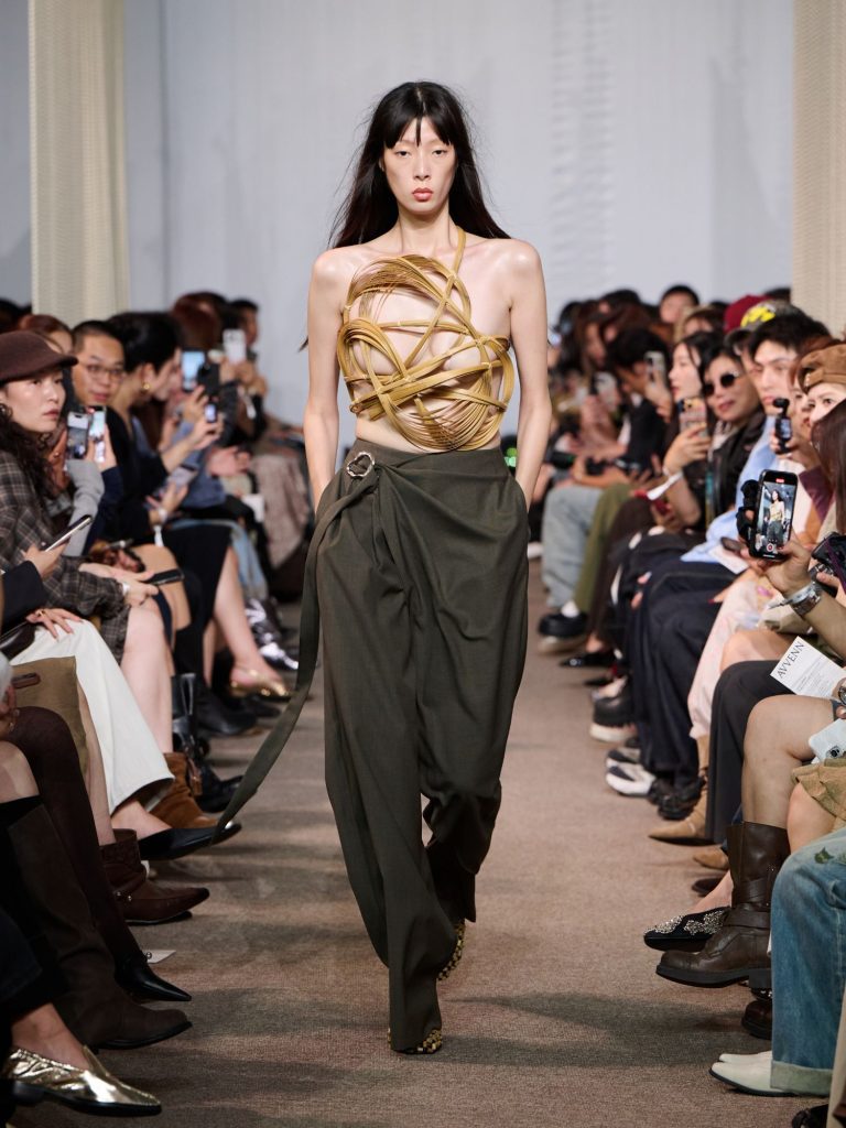 AVVENN SS26 AT SHANGHAI FASHION WEEK via Vaughn Lowery + 360 MAGAZINE. 