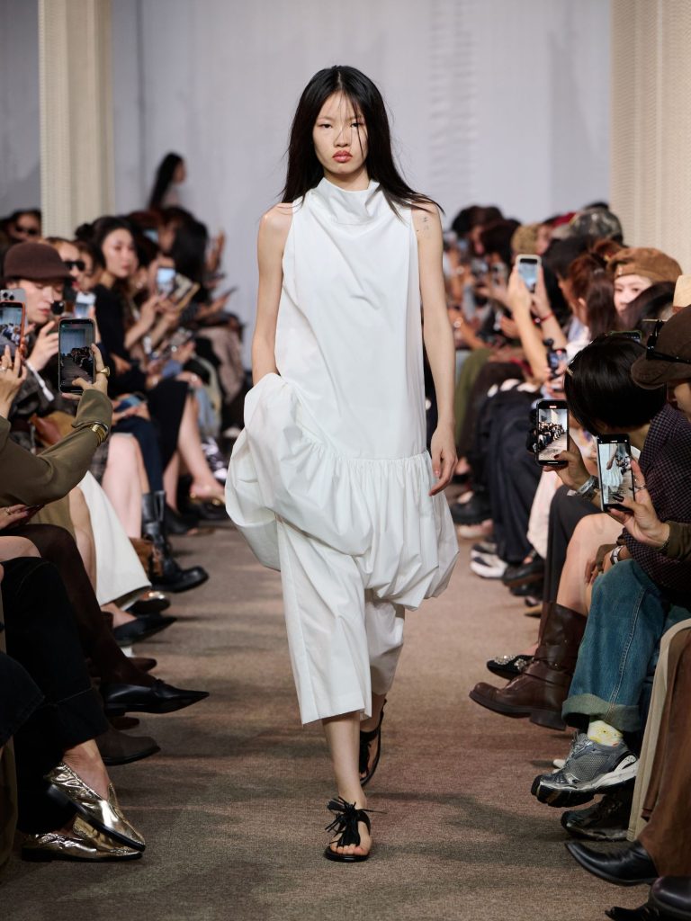 AVVENN SS26 AT SHANGHAI FASHION WEEK via Vaughn Lowery + 360 MAGAZINE. 