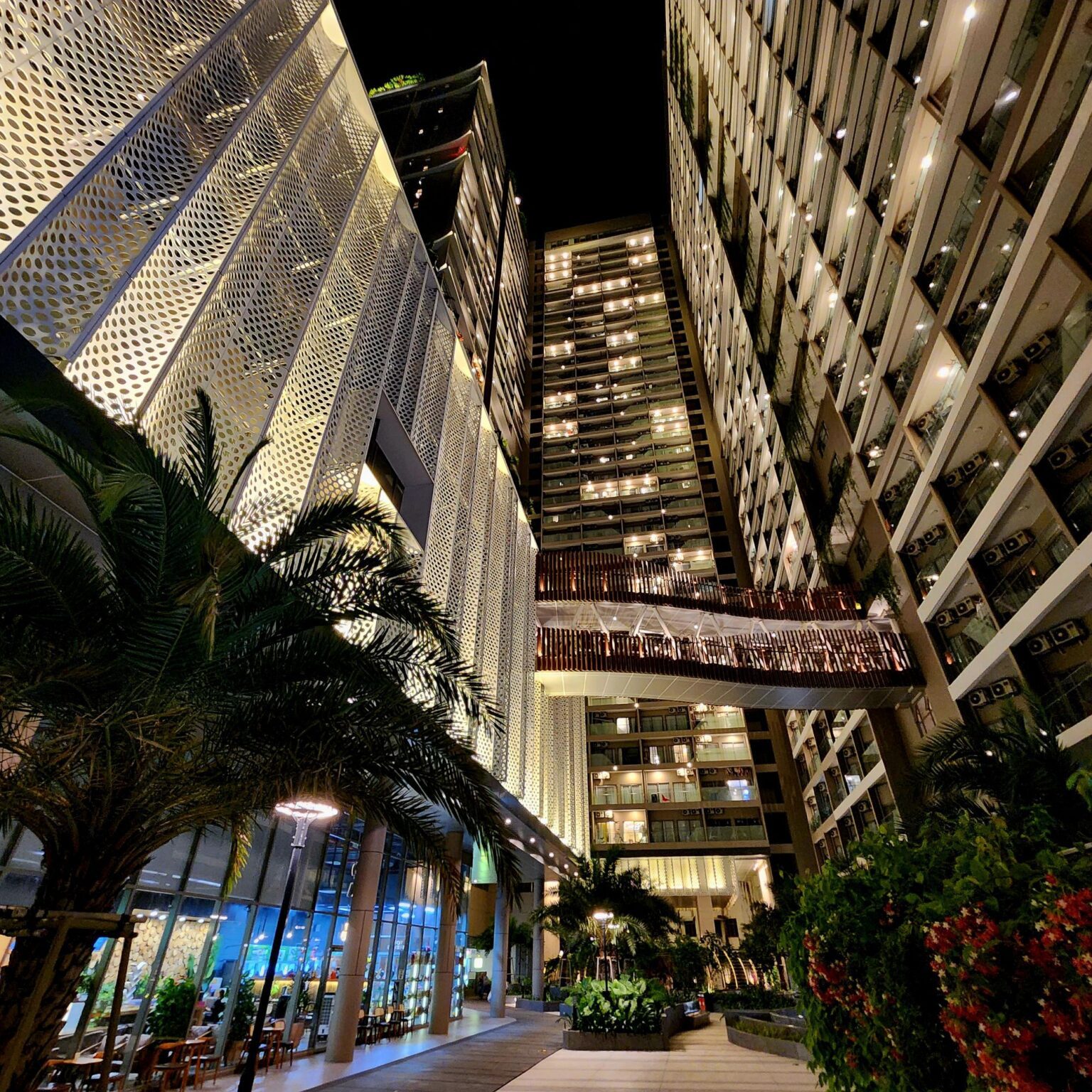 Crypto vs Stablecoin article for 360 MAGAZINE by Chris Gates photo by Vaughn Lowery of HCMC.