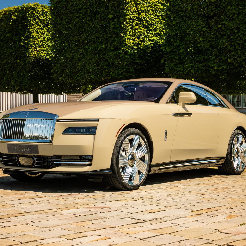 ROLLS-ROYCE SPECTRE BAILEY: A JOYFUL TRIBUTE TO A BELOVED DOG via 360 MAGAZINE.