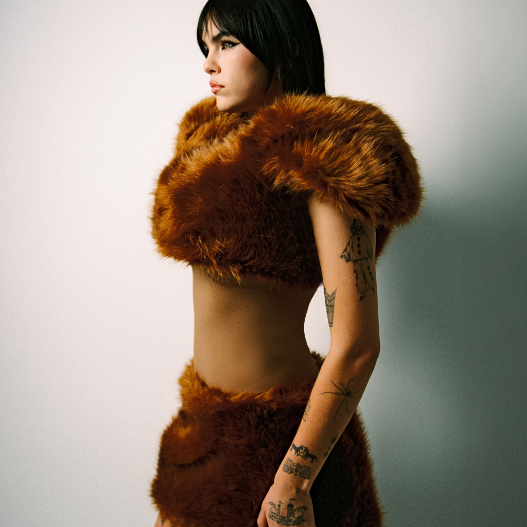 BENEE DROPS NEW SINGLE "UNDERWATER" via 360 MAGAZINE.