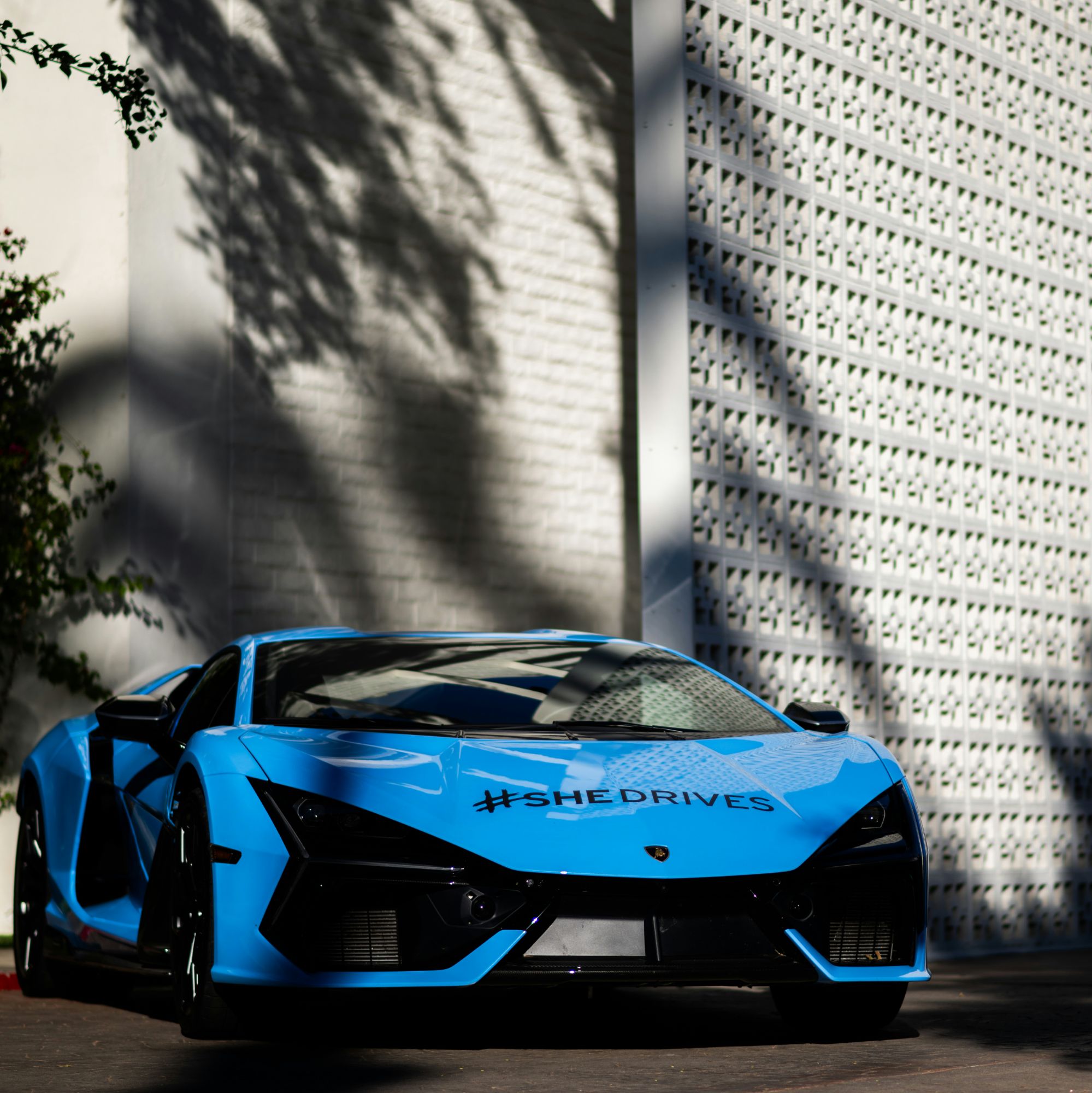 SHEdrives a Lambo returns as Lamborghini brings together female owners for an exclusive Palm Springs retreat via 360 MAGAZINE. 
