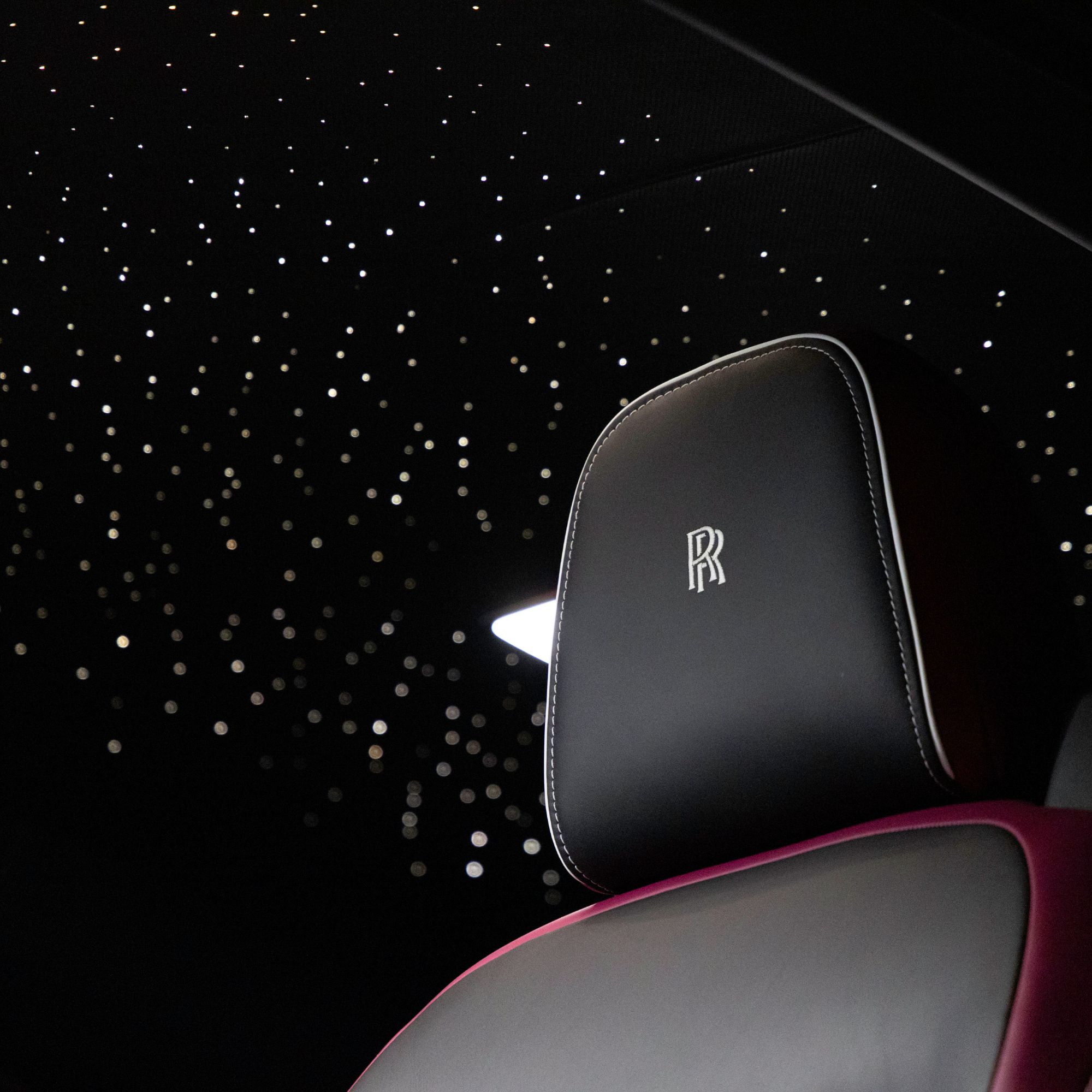 ROLLS-ROYCE BLACK BADGE DESERT ADVENTURE VIA 360 MAGAZINE. 