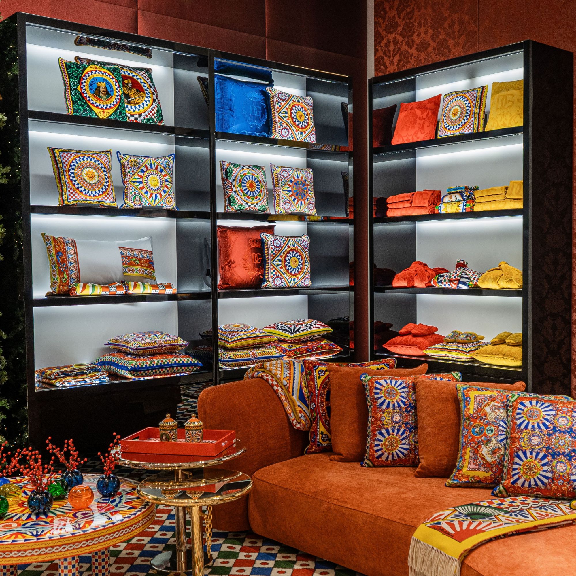 Dolce&Gabbana Holiday Market Arrives on 5th Avenue via Vaughn Lowery + 360 MAGAZINE.