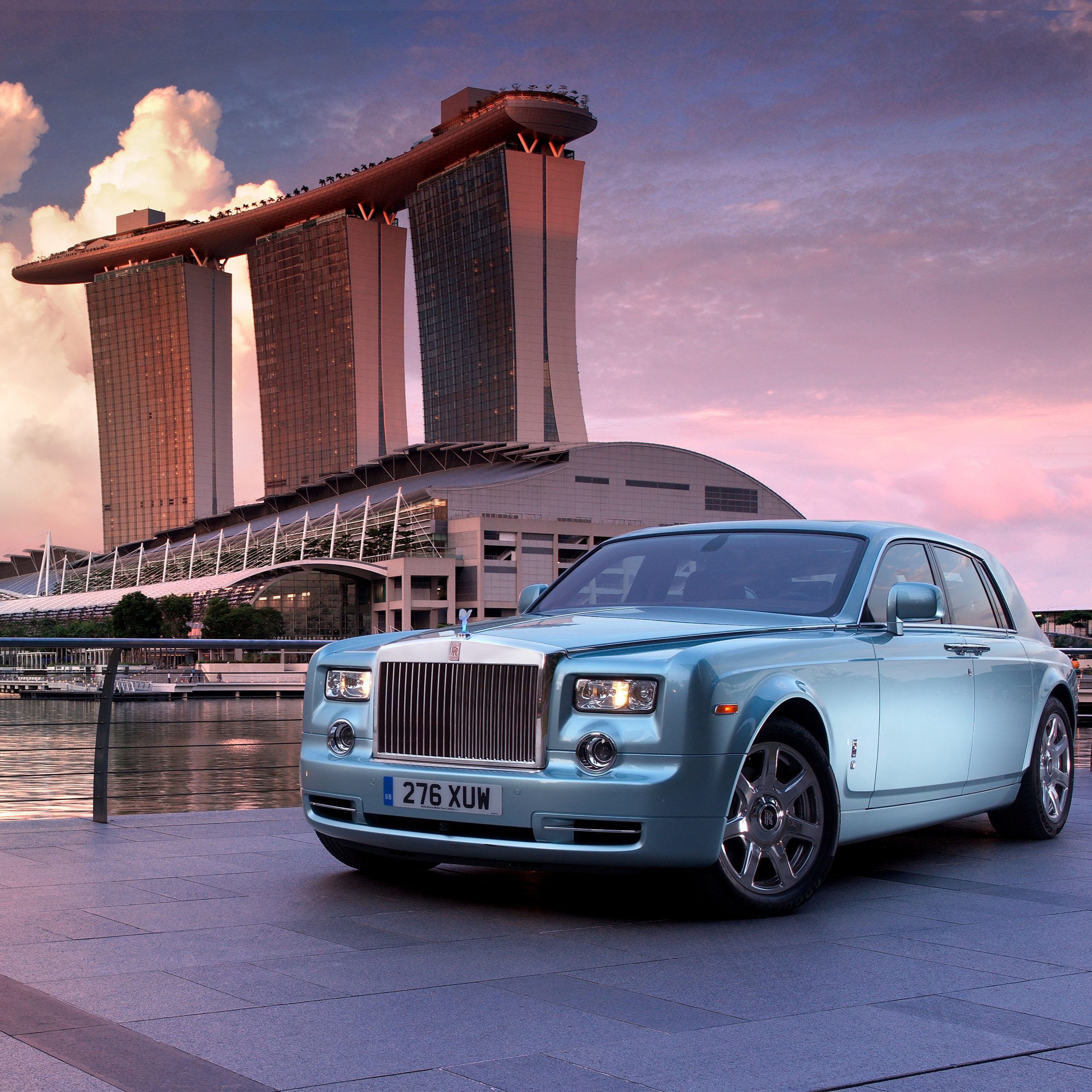 Rolls-Royce Phantom in front of Marina Bay Sands Singapore 5-star luxury hotel via 360 MAGAZINE.