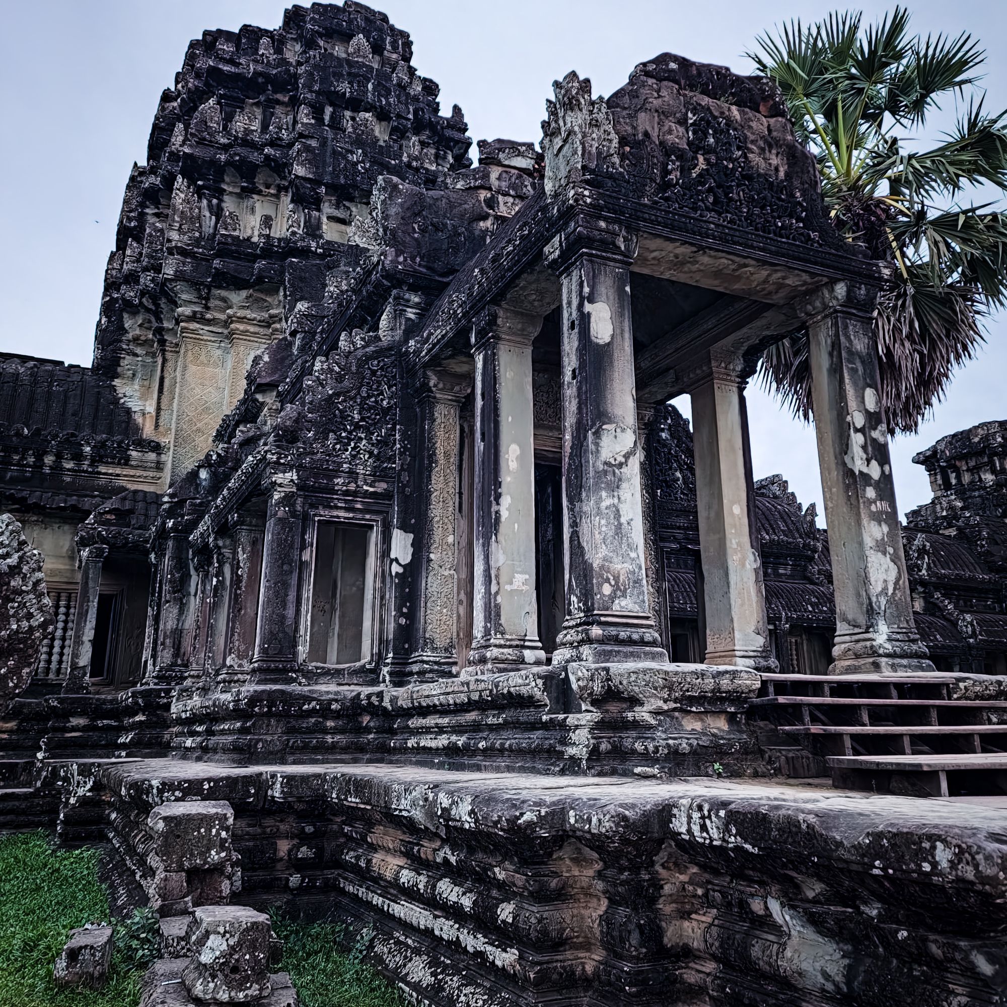 Tanei Angkor Resort, Angkor Wat, Phare Circus, Apsara Dinner Theater, VET airbus, Pub Street in Siem Reap Cambodia via Vaughn Lowery and 360 MAGAZINE.