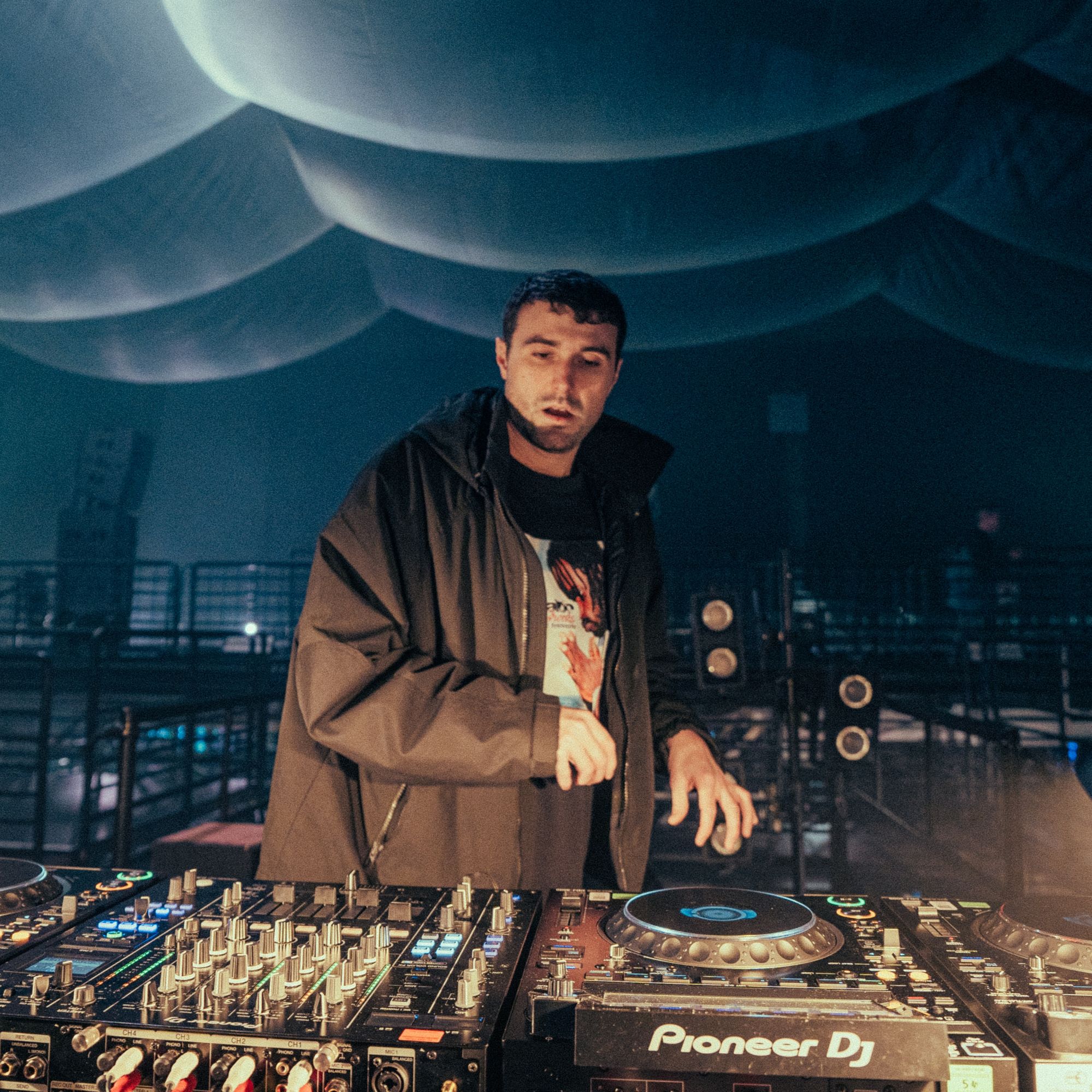 Fred again.. and Apple Music Share Full-Length Live Film From the USB Tour via 360 MAGAZINE.