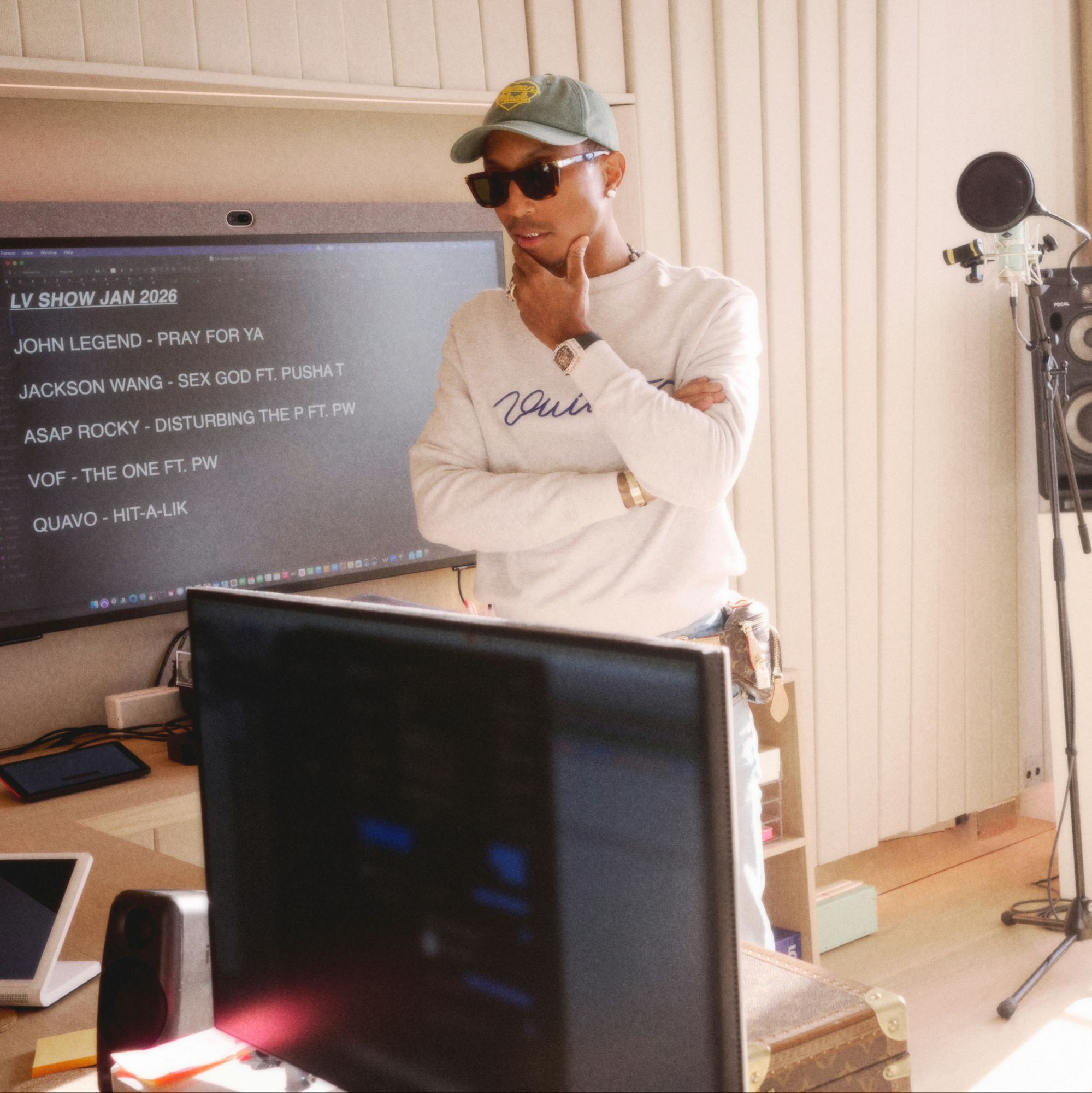 PHARRELL WILLIAMS DEBUTS UNRELEASED MUSIC AT LOUIS VUITTON FW26 MEN’S SHOW via 360 MAGAZINE.