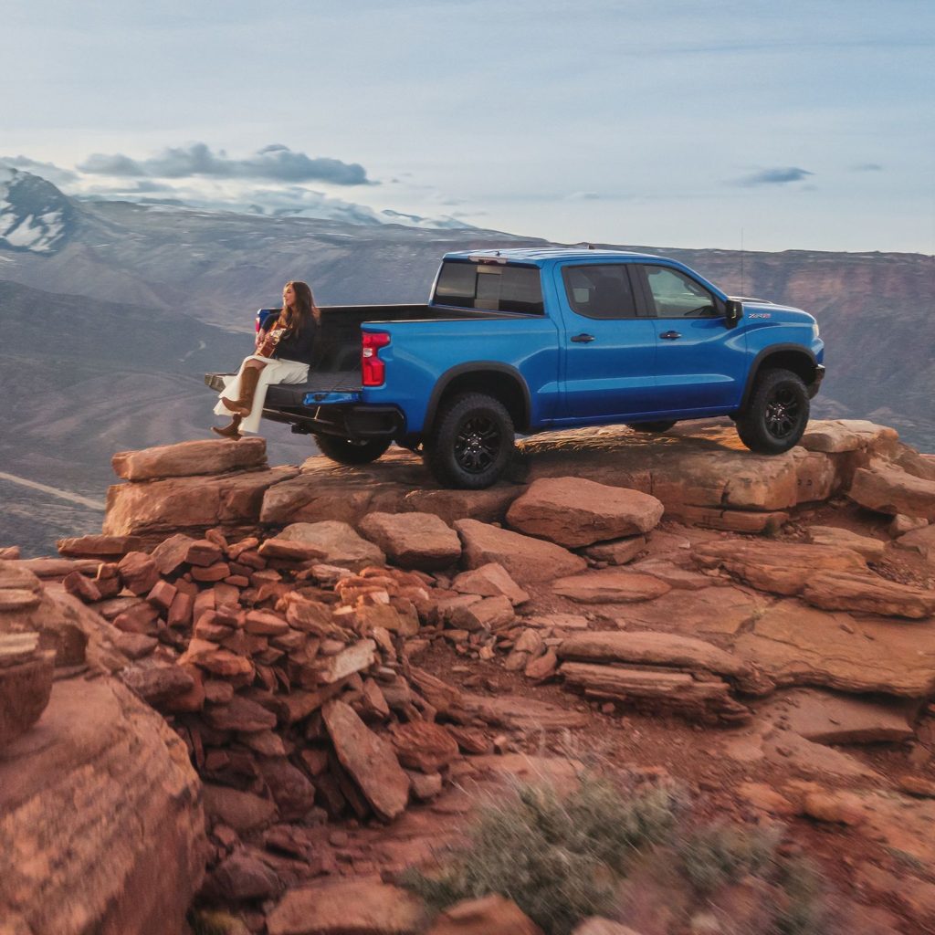 Brooke Lee sings from the tailgate of a 2026 Chevrolet Silverado ZR2 that has been airlifted to the top of Castle Rock in Utah via 360 MAGAZINE.