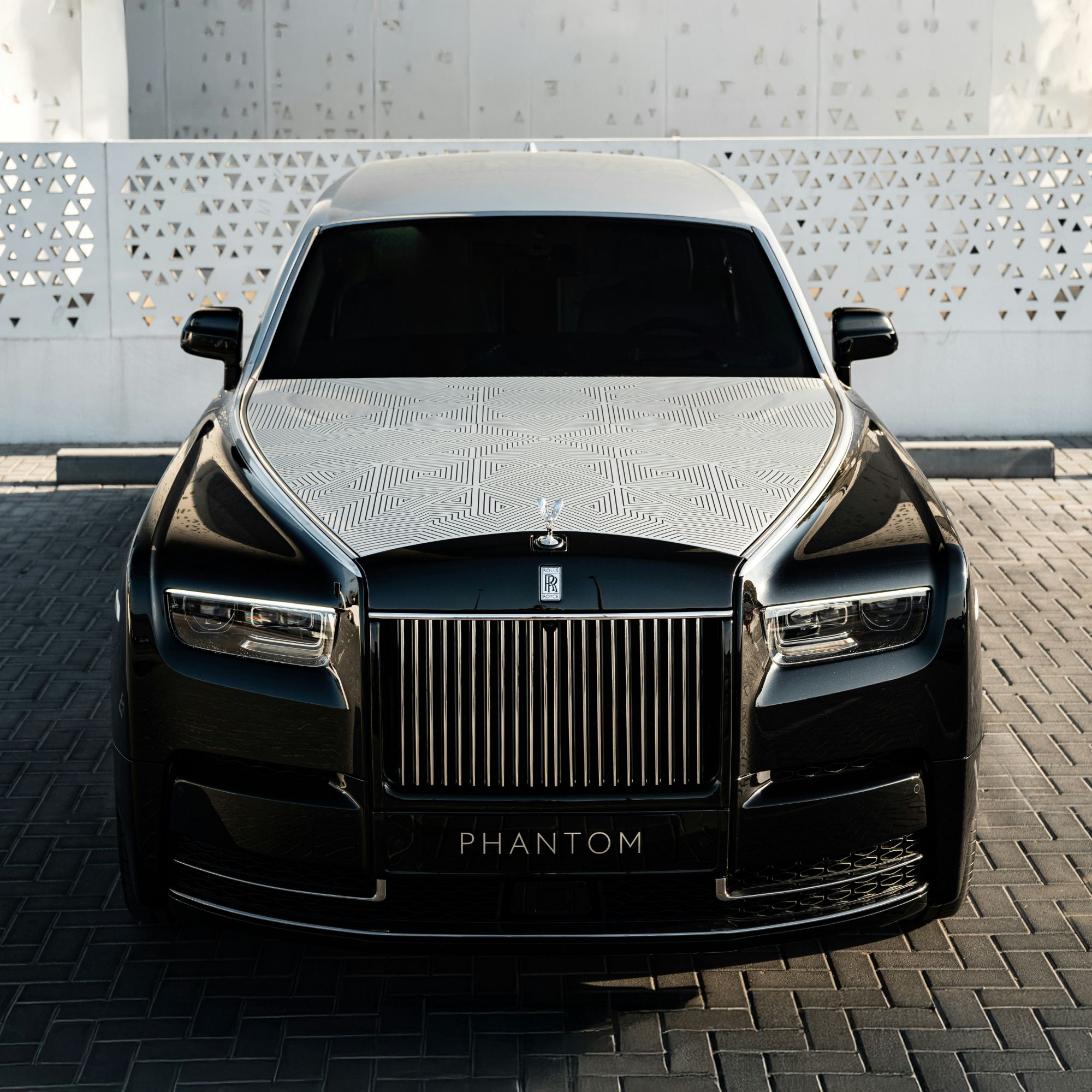 ROLLS-ROYCE PHANTOM ARABESQUE via 360 MAGAZINE.