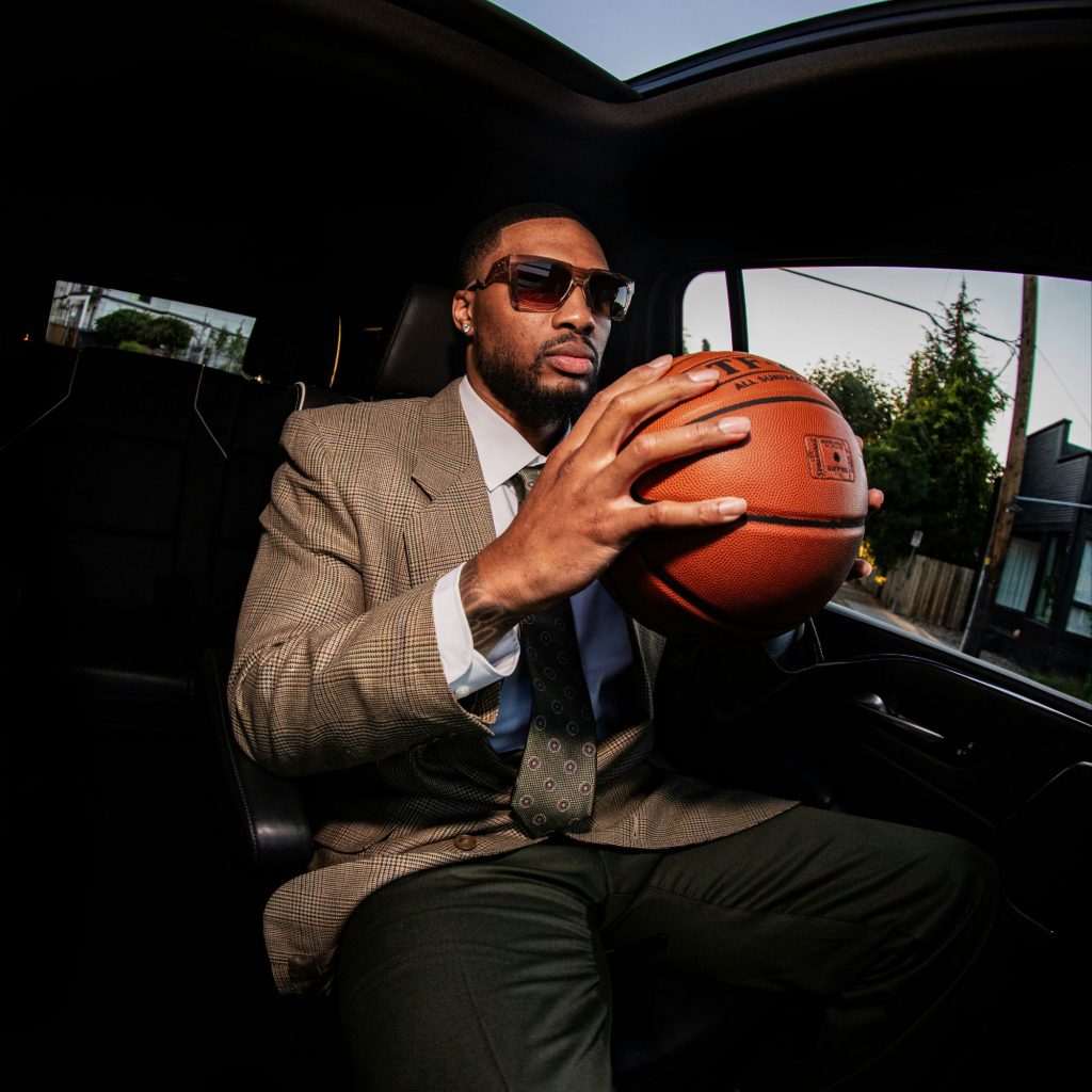 DAMIAN LILLARD AND OAKLEY UNVEIL DAMIAN LILLARD SIGNATURE SERIES ENIGMA INK via 360 MAGAZINE.