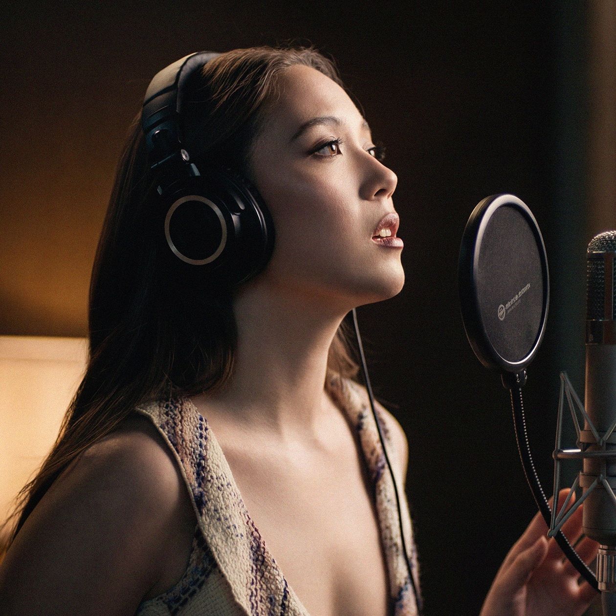 Lexus and award-winning Icelandic-Chinese artist, composer, producer and multi-instrumentalist Laufey today announced 100 Miles, a musical event streaming live on Twitch, Friday, March 27 at 9 PM ET / 6 PM PT via 360 MAGAZINE.