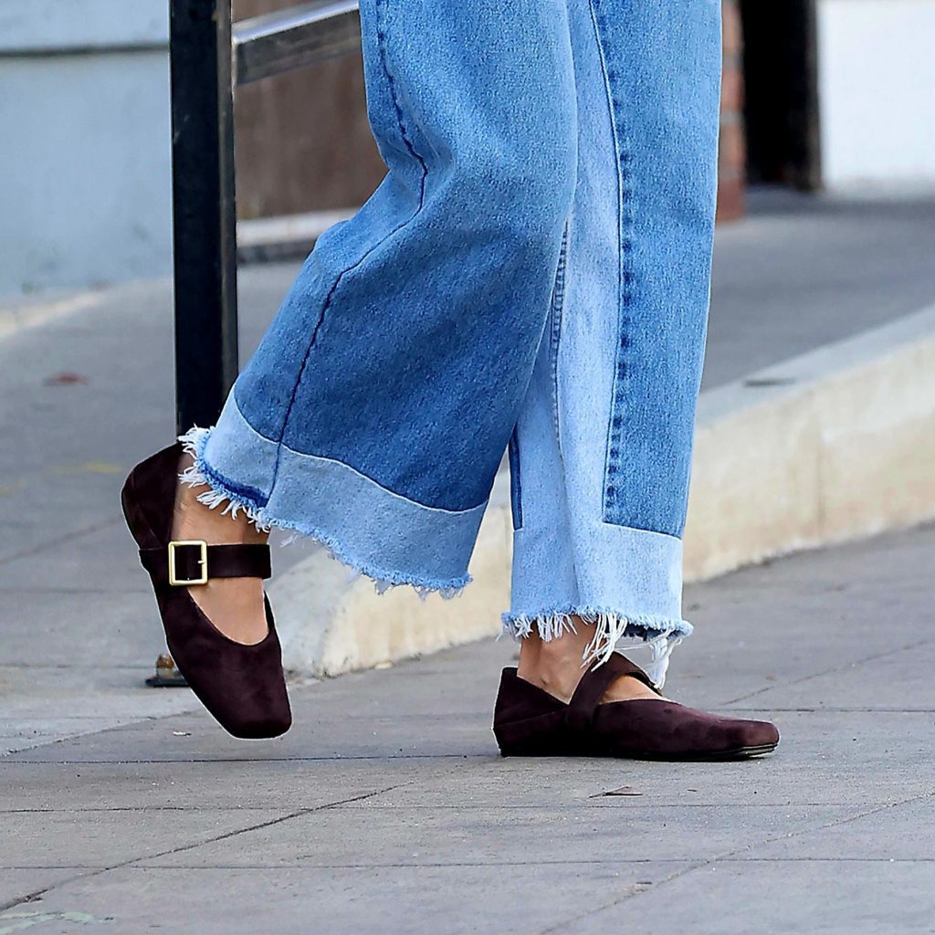 Katie Holmes Embraces the Warm Weather in Franco Sarto via 360 MAGAZINE.