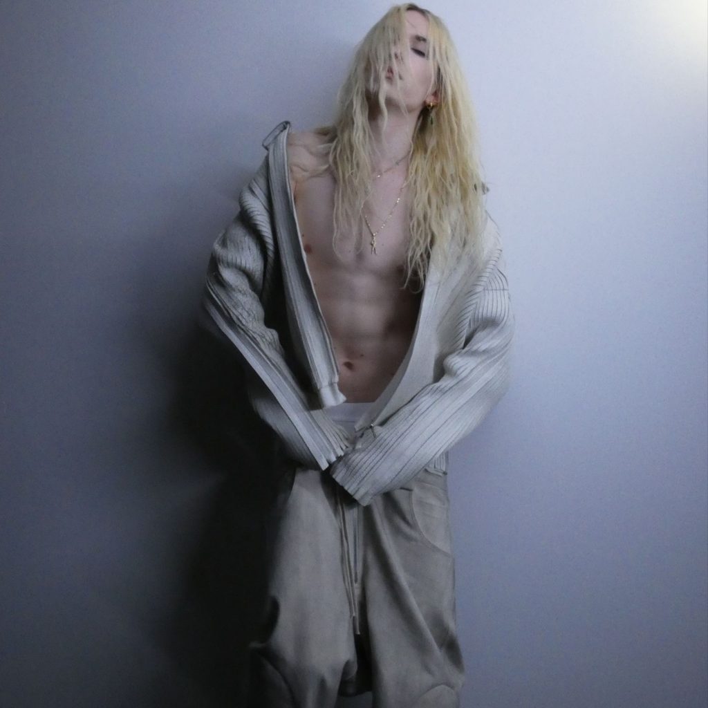 NEW CONCERT FILM 2HOLLIS LIVE AT THE SHRINE Auditorium via 360 MAGAZINE.