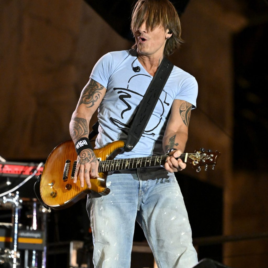 Tonight, ACM Awards week concluded with ACM Next Wave: Country’s Beach Bashat Mandalay Bay Beach, headlined by Keith Urban via 360 MAGAZINE.