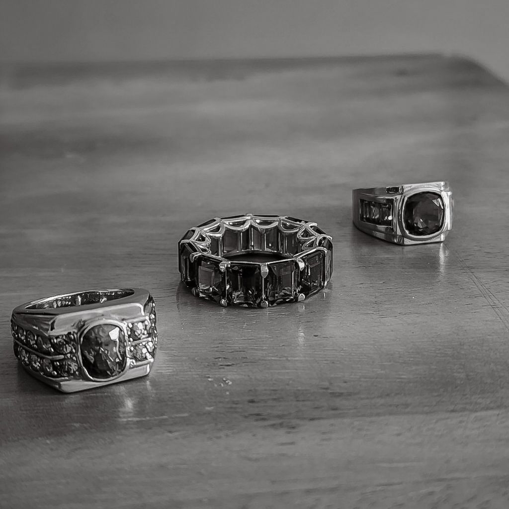 Black engagement rings designed by Vaughn Lowery via 360 MAGAZINE.