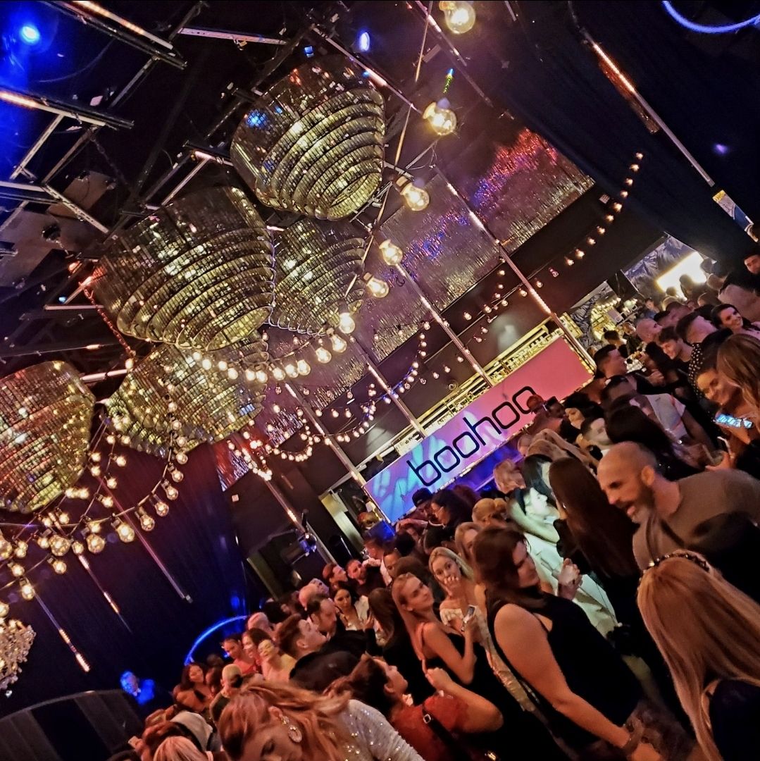Nightlife via Vaughn Lowery and 360 MAGAZINE.