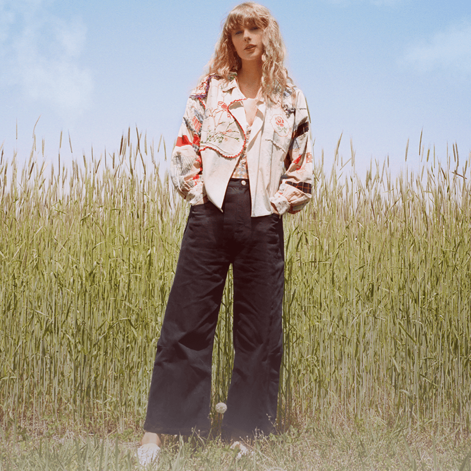 Taylor Swift reaches No. 1 on Country radio with I Knew It, I Knew You, marking her 14th career No. 1 and 13th as a solo artist via 360 MAGAZINE.