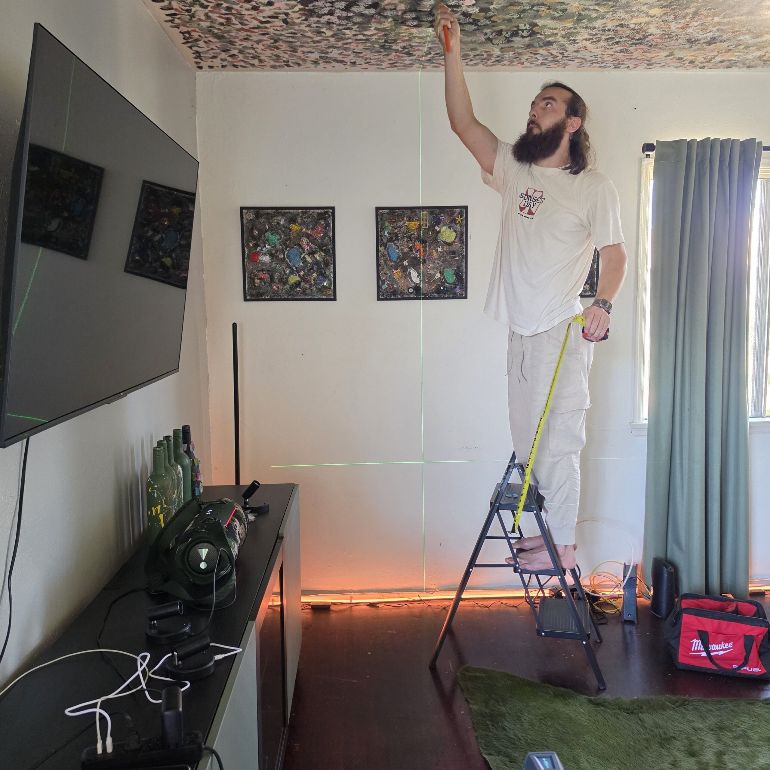 Hanging art in homes in Melbourne and Los Angeles via 360 MAGAZINE.